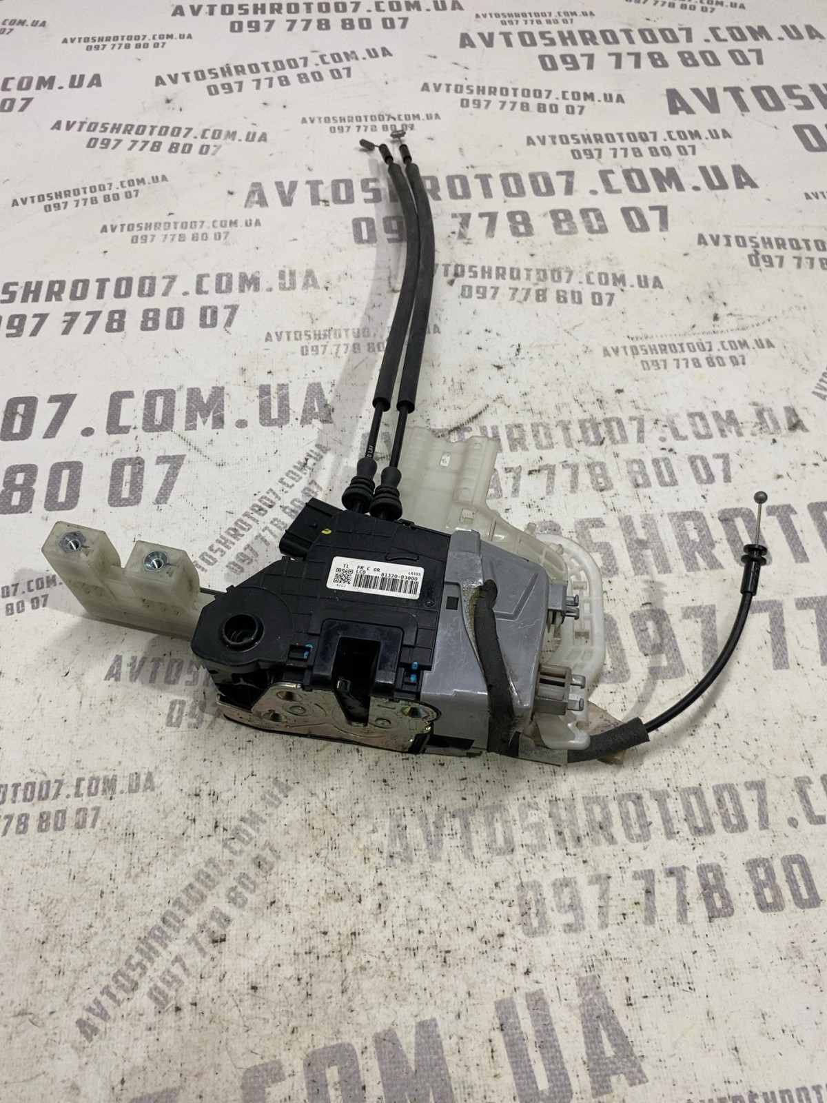 Замок дверей Hyundai Tucson 3 TL OE 81320D3000