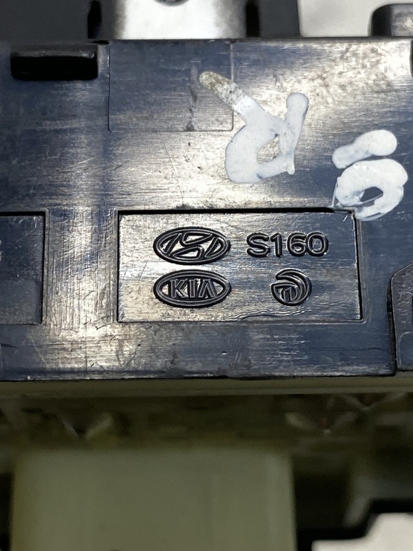 Кнопка склопідіймача задня права Hyundai Elantra 6 299159185