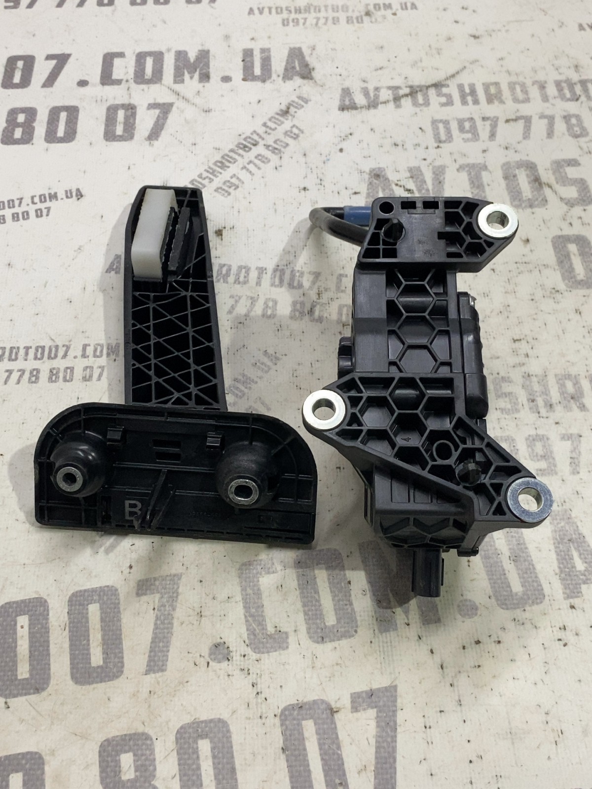 Педаль газ Toyota RAV4 5 OE 7811033140
