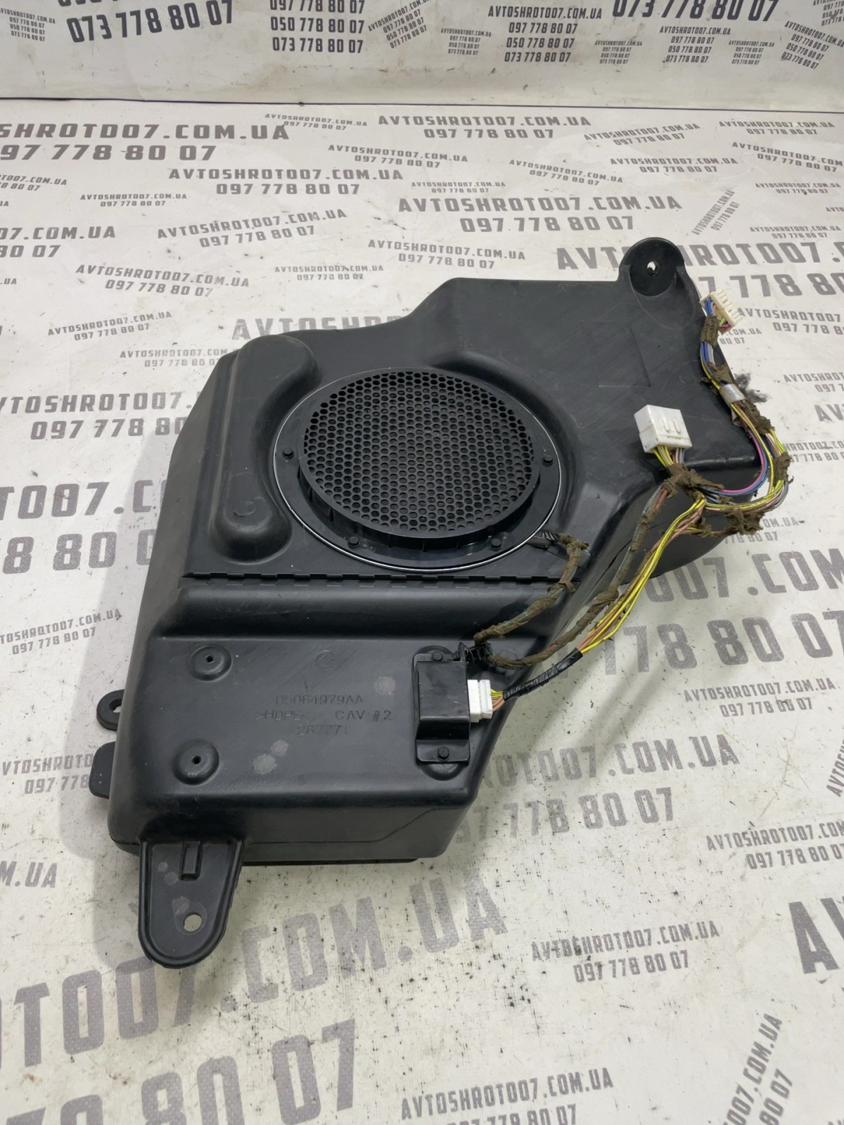 Сабвуфер Jeep Patriot MK (07-17) 05064979AA