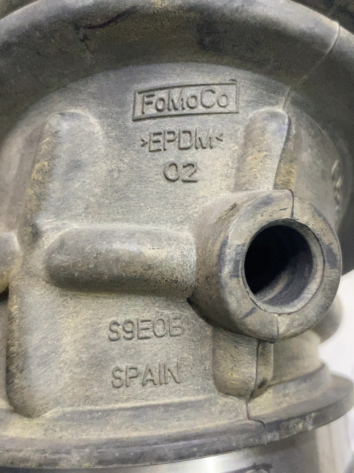 Патрубок повітряний Ford Escape 3 (12-19) CJ549R504A