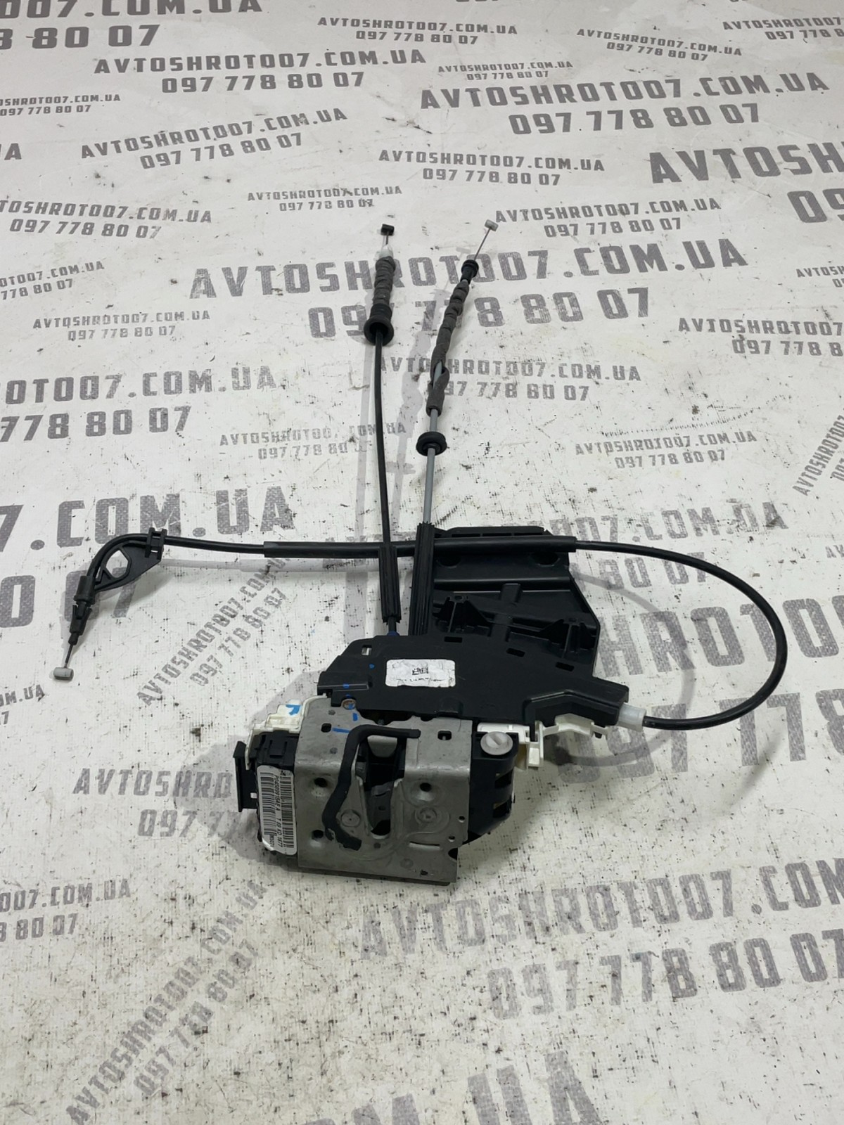 Замок дверей задній лівий Jeep Cherokee KL P04589915AE