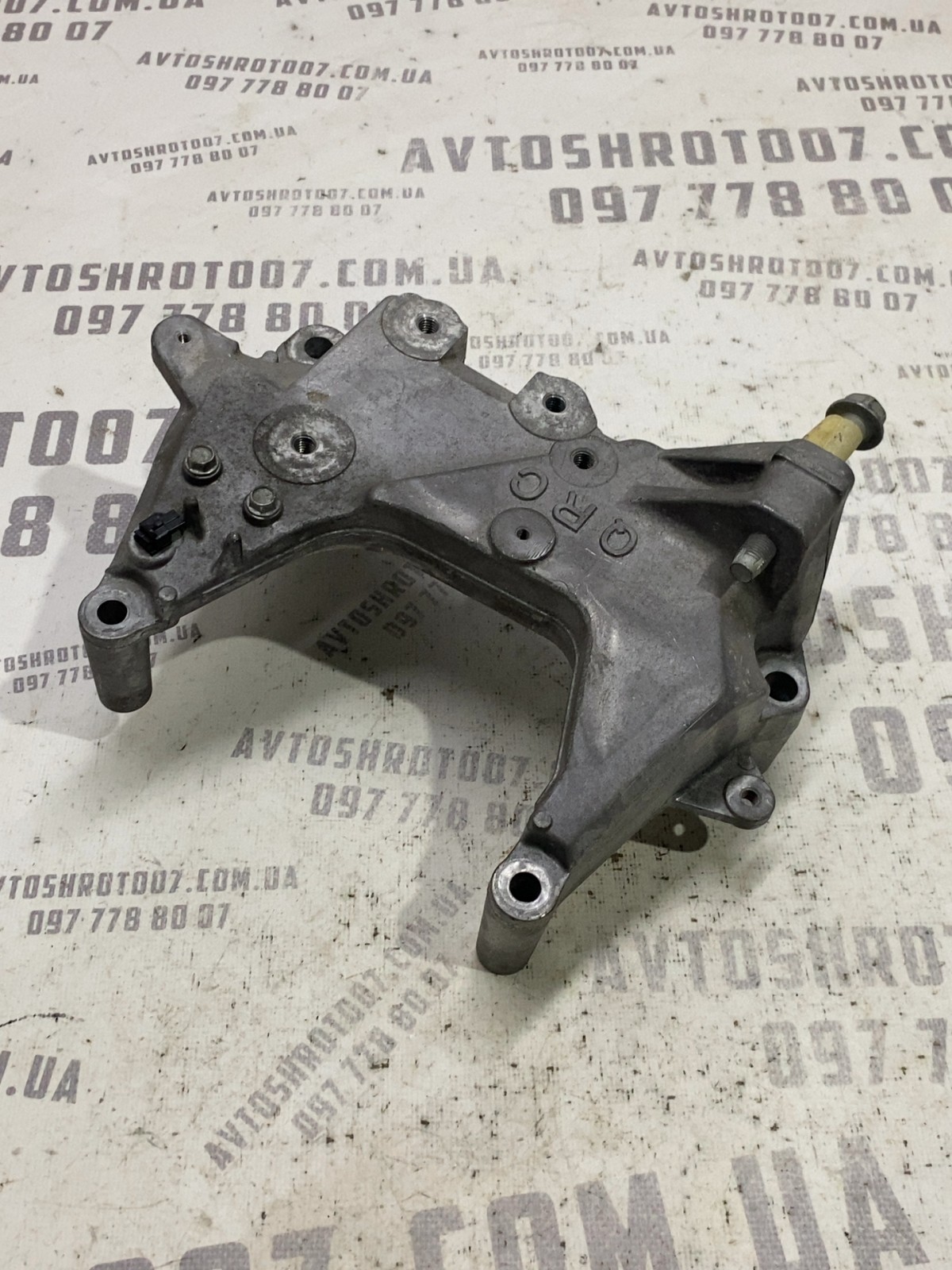Кронштейн КПП Nissan Rogue T32 (13-20) 6A21U852