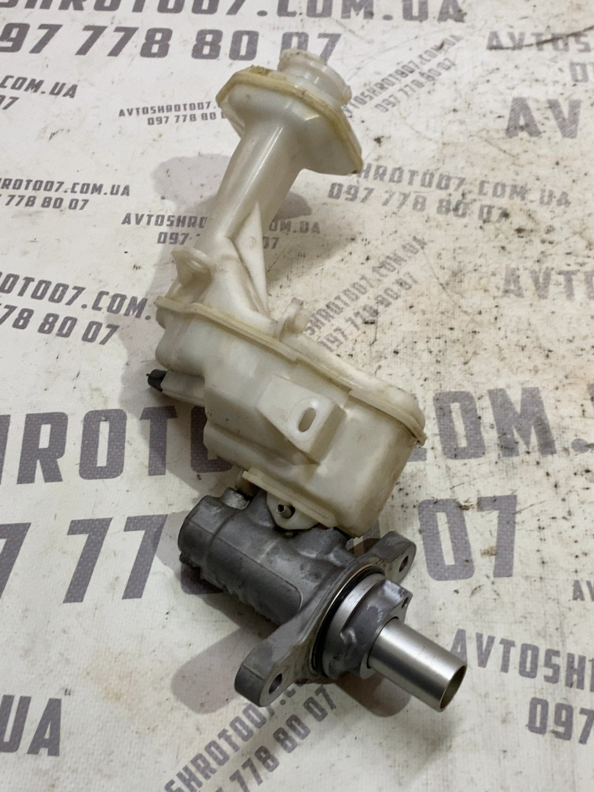 Головний тормозний циліндр Nissan Rogue T32 OE 0204799693