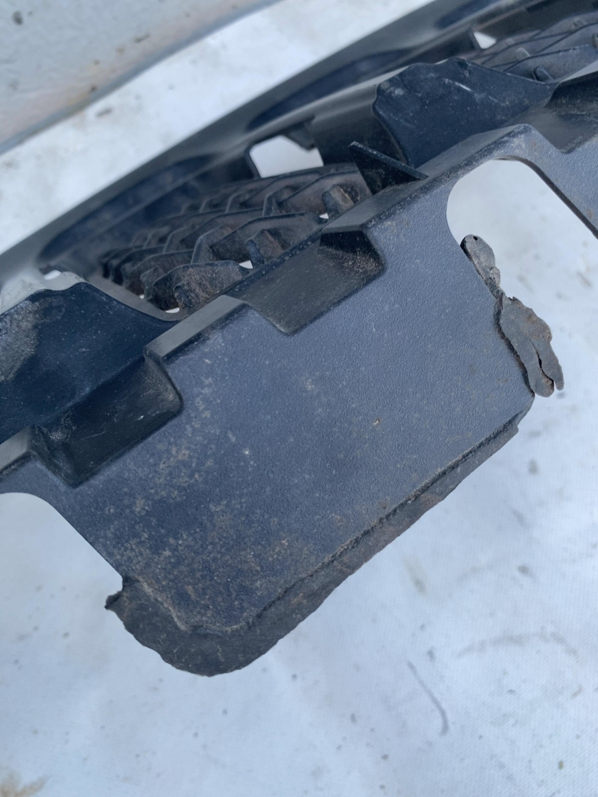 Решітка радіатора передня Jeep Compass MP 68213198AA