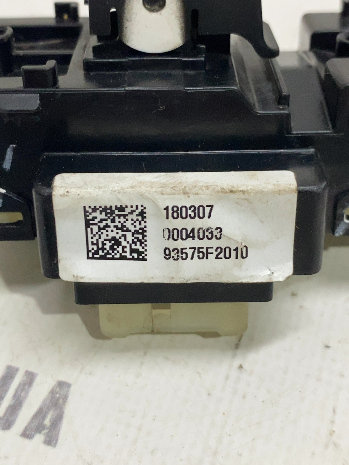 Кнопка склопідіймача задня права Hyundai Elantra 6 299159185