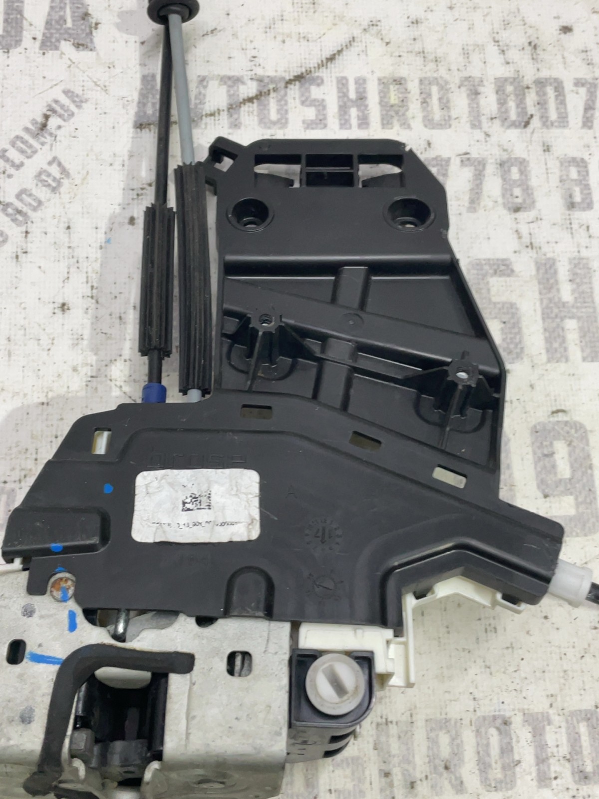 Замок дверей задній лівий Jeep Cherokee KL P04589915AE