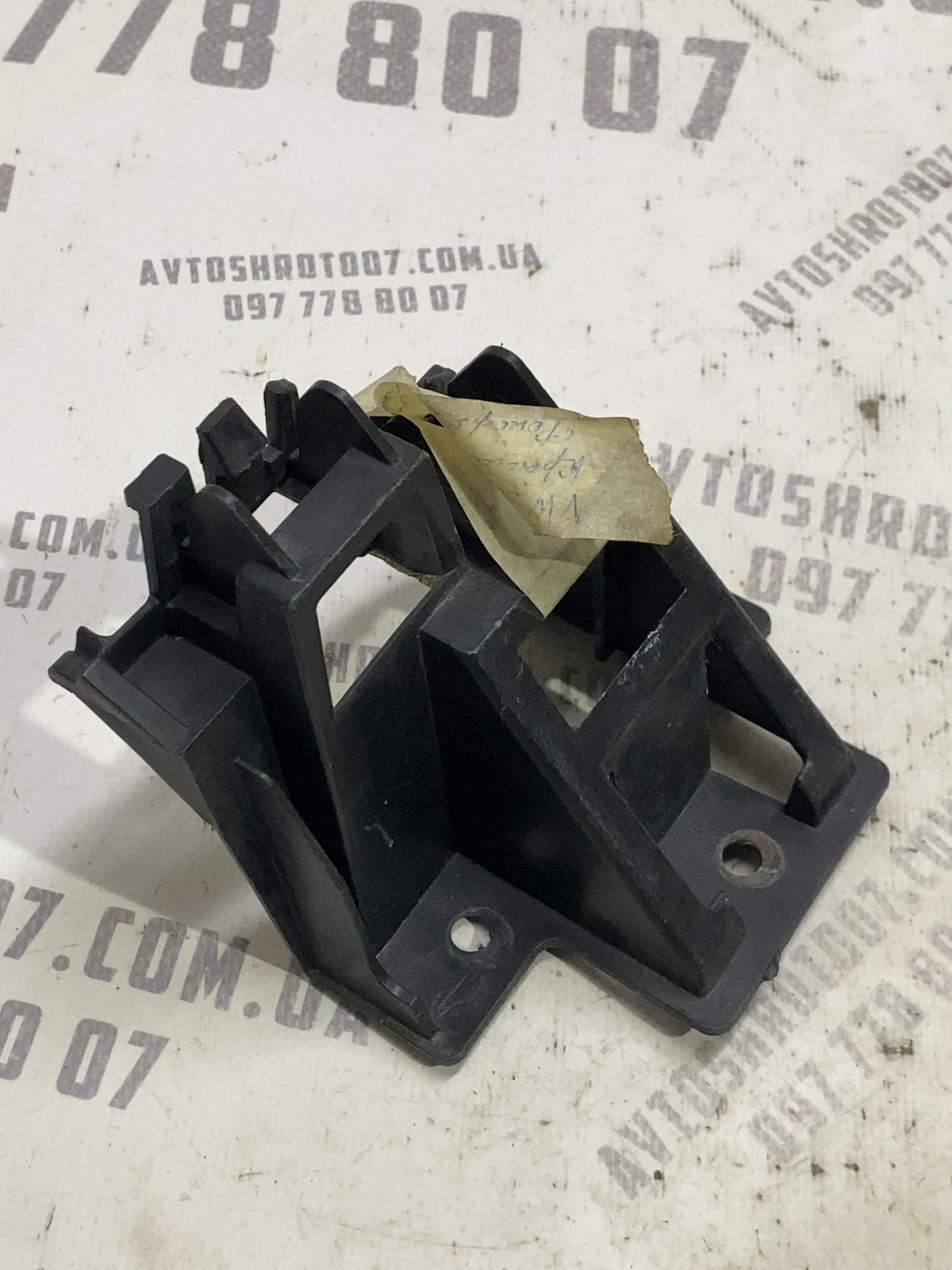 Кронштейн бампера Volkswagen Jetta 6 OE 5C6807394A