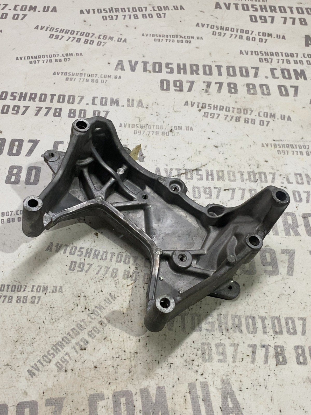 Кронштейн КПП Nissan Rogue T32 (13-20) 6A21U852