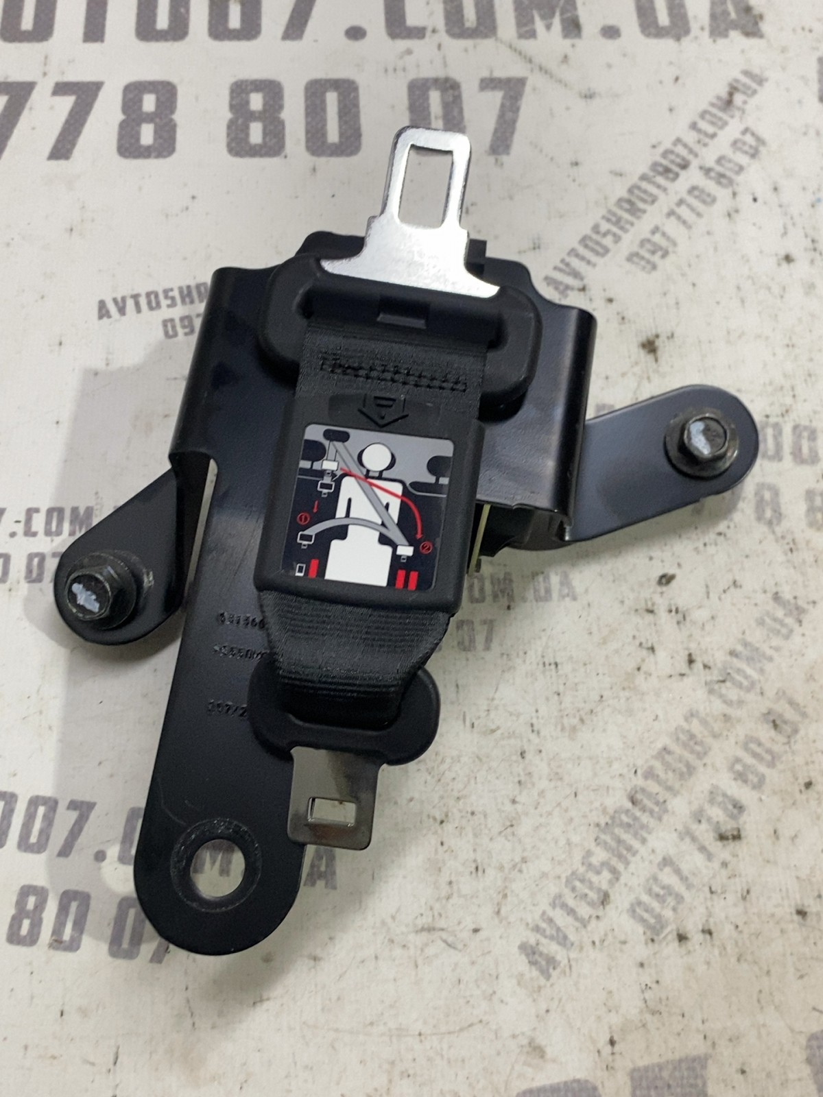 Ремінь безпеки задній Jeep Compass MK 631850100B