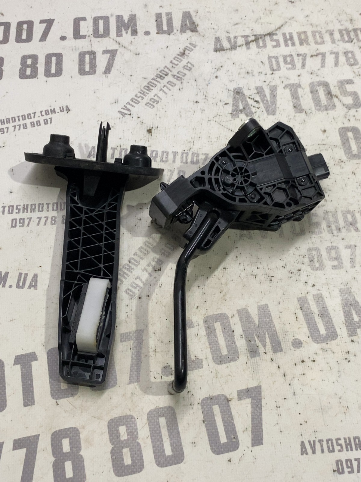 Педаль газ Toyota RAV4 5 OE 7811033140