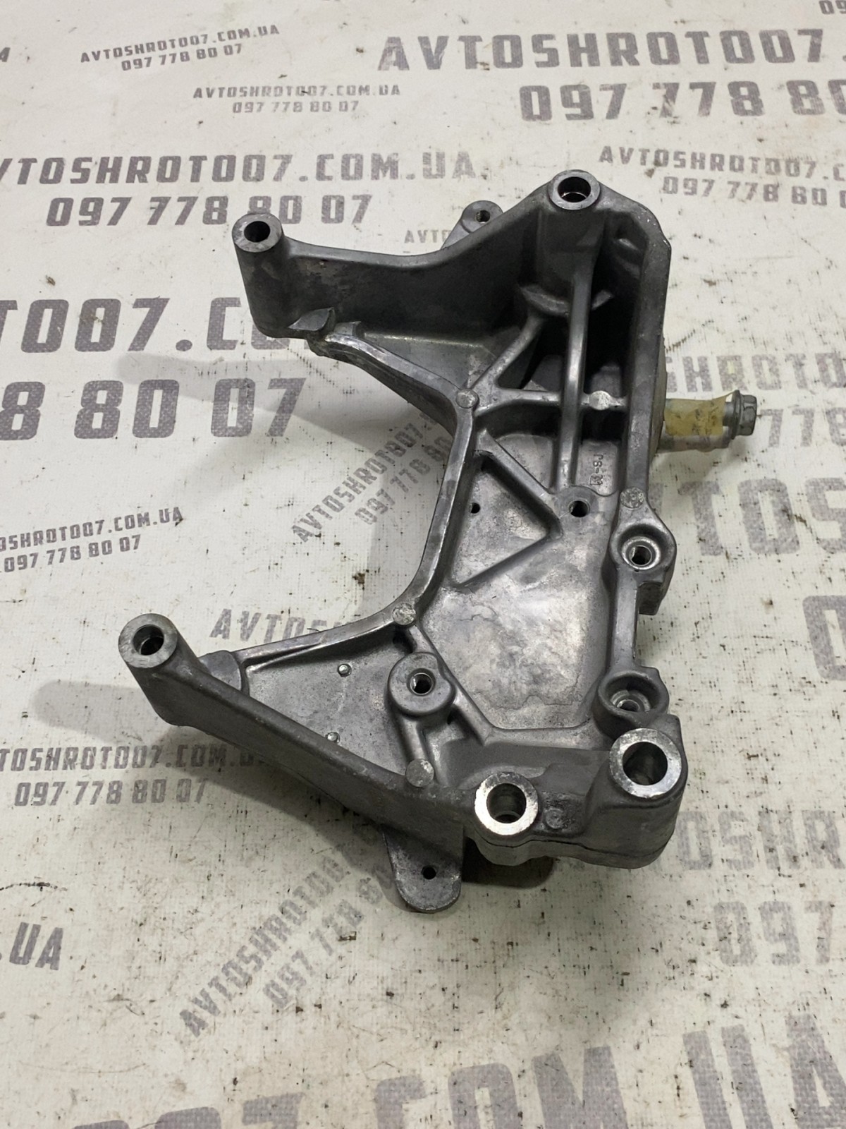 Кронштейн КПП Nissan Rogue T32 (13-20) 6A21U852