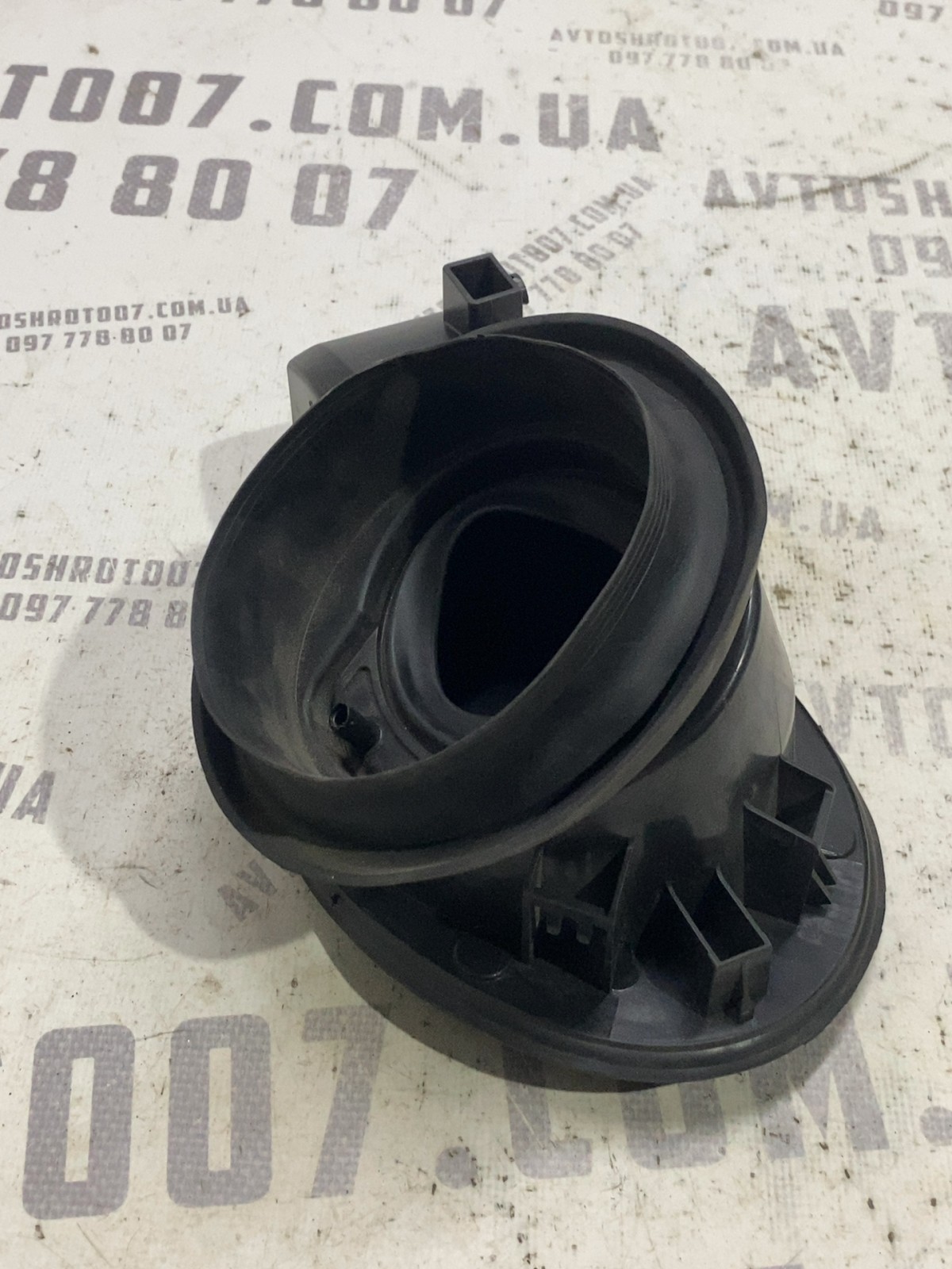 Лючок бака Ford Escape 3 (12-19) CV44S27936AC