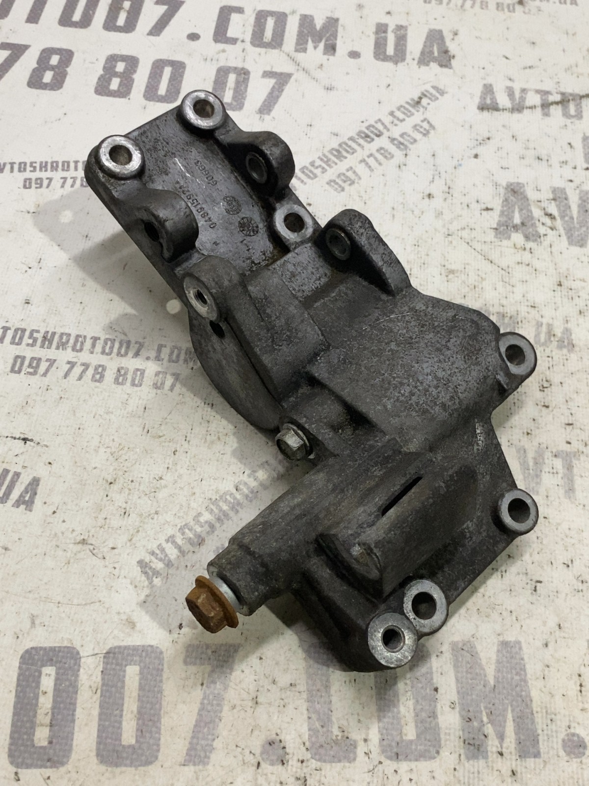 Кронштейн генератора Jeep Compass MK 04891592AA