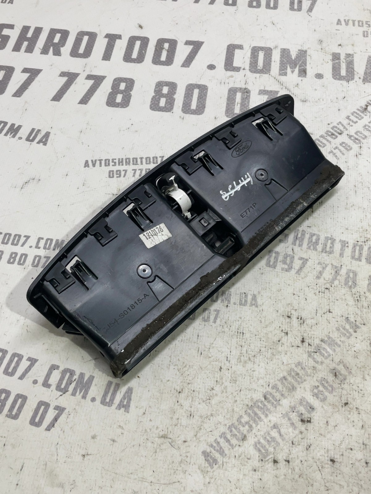 Дефлектор обдуву Ford Escape 3 (12-19) CJ54S01815A