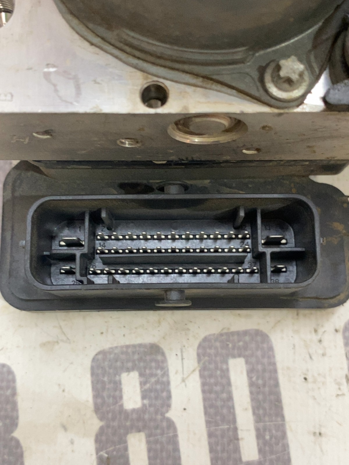 Блок управління АБС Jeep Cherokee KL 68237001AE