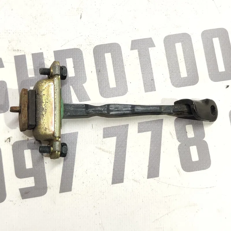 Обмежувач дверей Hyundai Elantra 3 00-06 1.6 бенз. зад. лів.