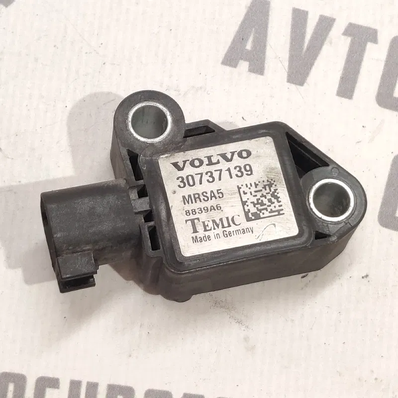 Датчик удару Volvo V50 (04-12) 2.0D перед ліво OEM 30737139