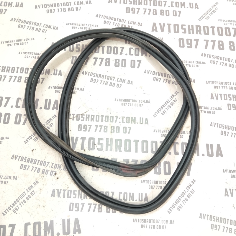 Ущільнювач багажника Volvo V50 (04-12) 2.0 Diesel задній