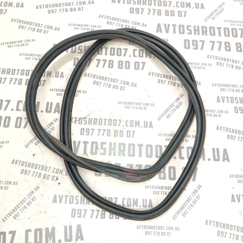 Ущільнювач багажника Volvo V50 (04-12) 2.0 Diesel задній