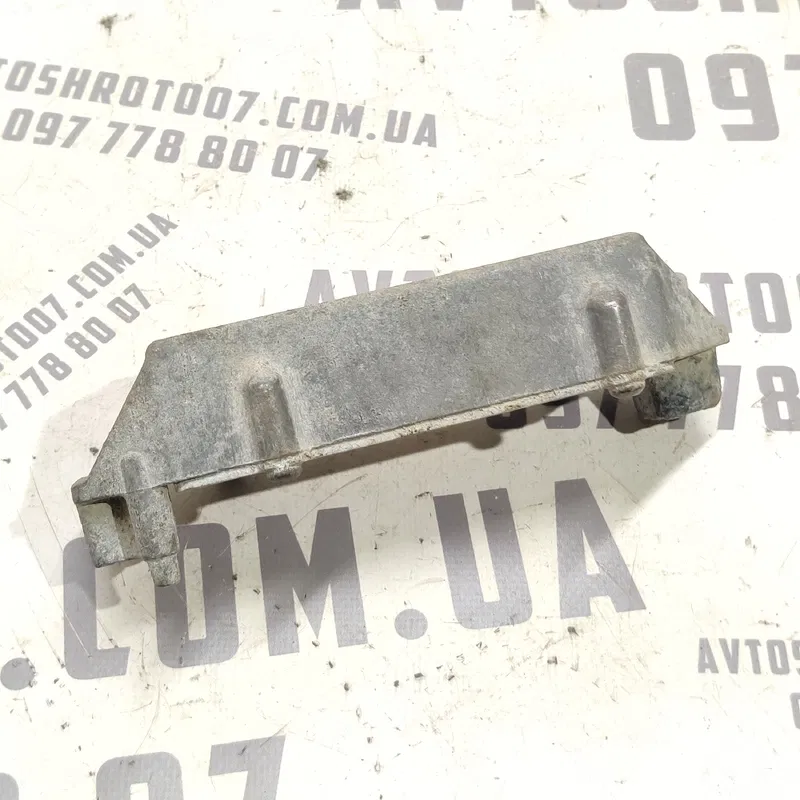 Демпфер підрамника задній Volvo V50 04-12 2.0D OEM 30714071