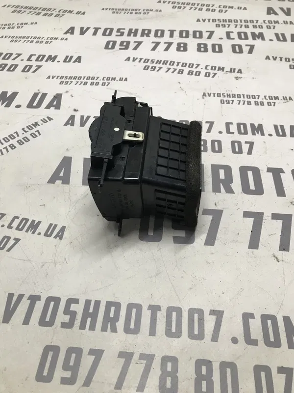 Дефлектор Kia Cerato 1 (04-09) 2.0 Бенз прав. OEM ld84890a