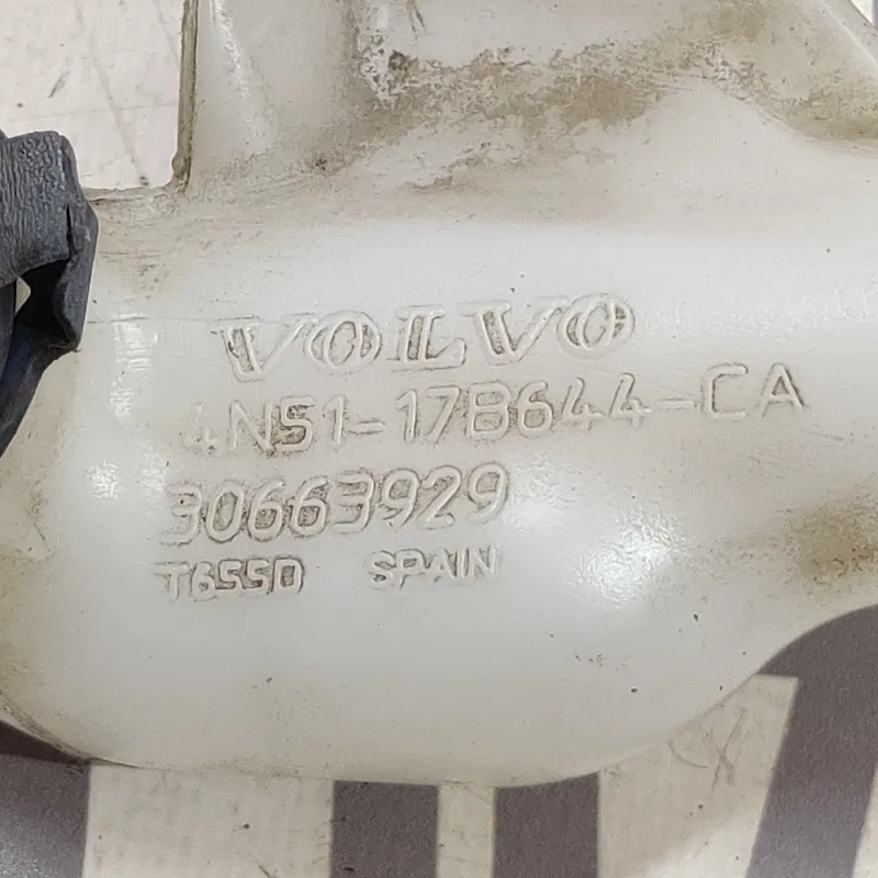 Горловина омивача Volvo V50 (04-12) 2.0D права OEM 30663929