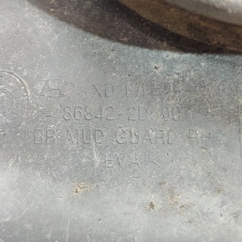 Бризговик Hyundai Elantra 3 (00-06) 1.6 Бензин задній правий