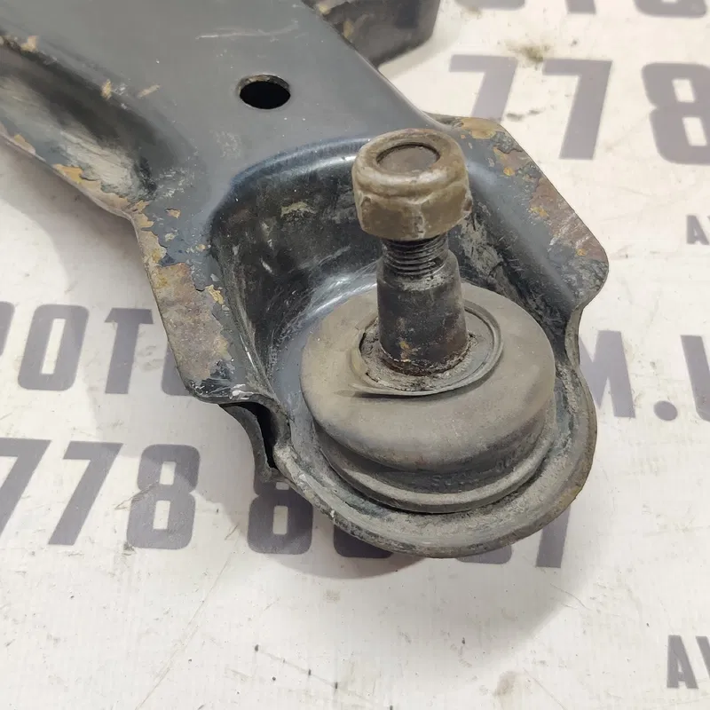 Ричаг Hyundai Elantra 3 (00-06) 1.6 Бензин передній правий