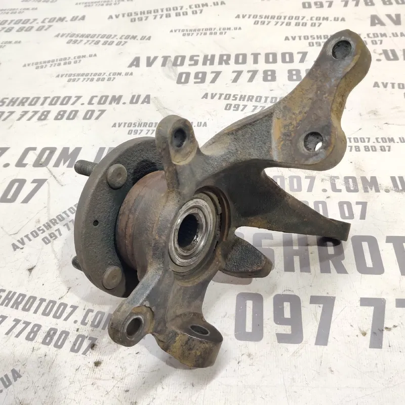 Кулак поворотний Hyundai Elantra 3 (00-06) 1.6 бензин права