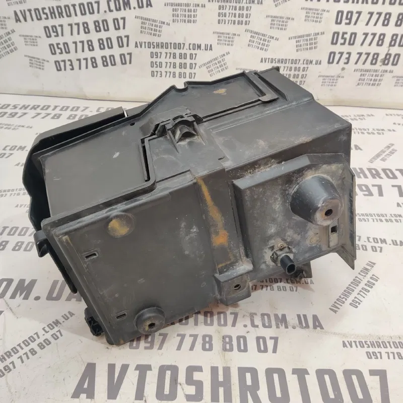 Кріплення АКБ Volvo V50 (04-12) 2.0D перед ліве 30667276