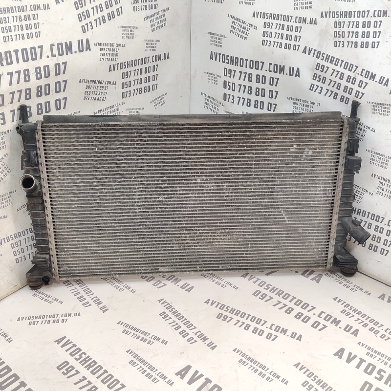 Радіатор Volvo V50 (04-12) 2.0 Diesel перед OEM 3m5h8005ti