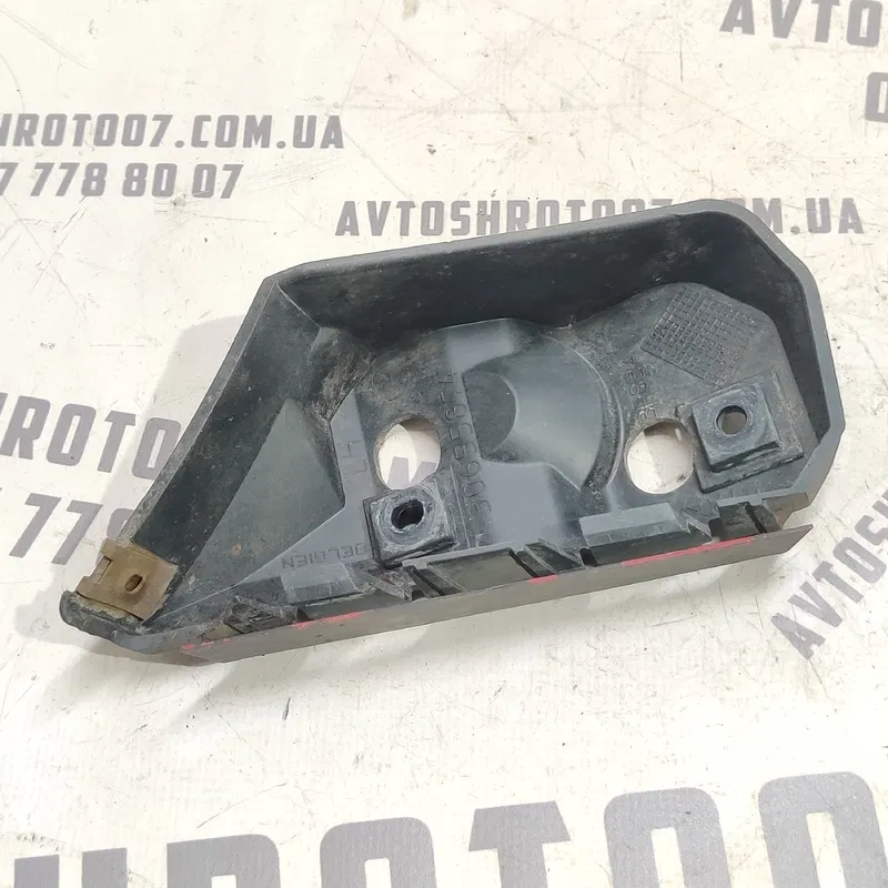 Кронштейн крила Volvo V50 (04-12) 2.0D лівий OEM 30655874