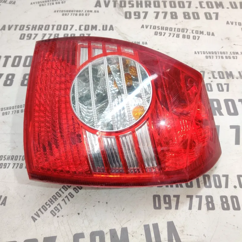 Ліхтар задній правий Hyundai Elantra 3 (00-06) 1.6 924022d5