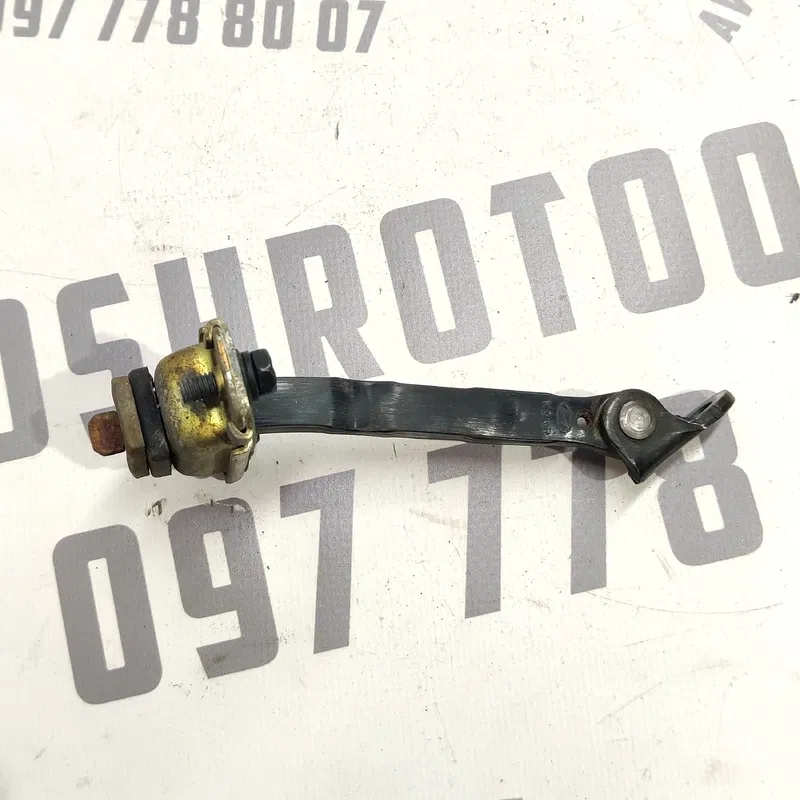 Обмежувач дверей Hyundai Elantra 3 00-06 1.6 бенз. зад. лів.