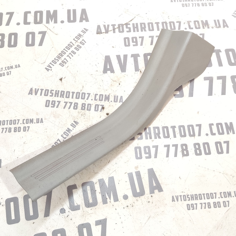 Накладка салону Volvo V50 04-12 2.0D задня права OEM 8641787