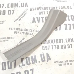 Накладка салону Volvo V50 04-12 2.0D задня права OEM 8641787