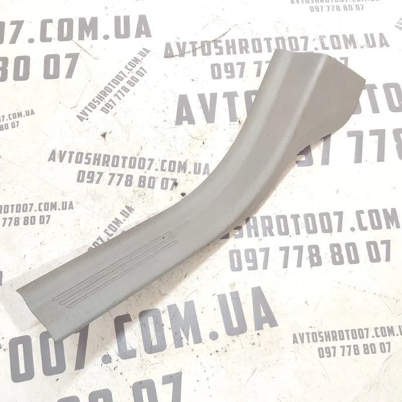 Накладка салону Volvo V50 04-12 2.0D задня права OEM 8641787