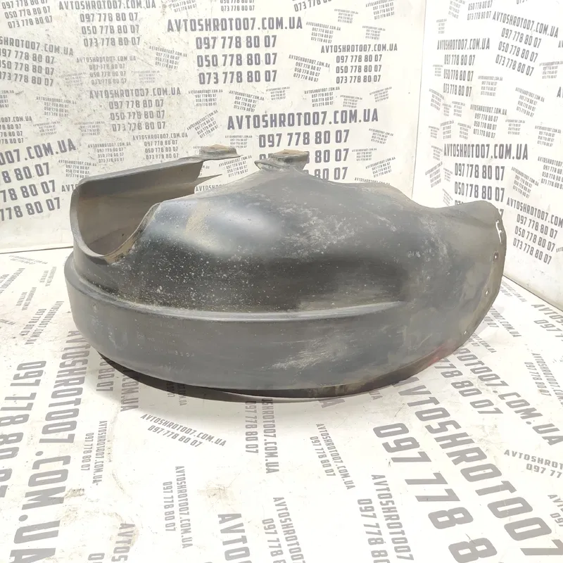 Підкрилок Volvo V50 (04-12) 2.0D Зад. Пр. Ниж. OEM 30678140