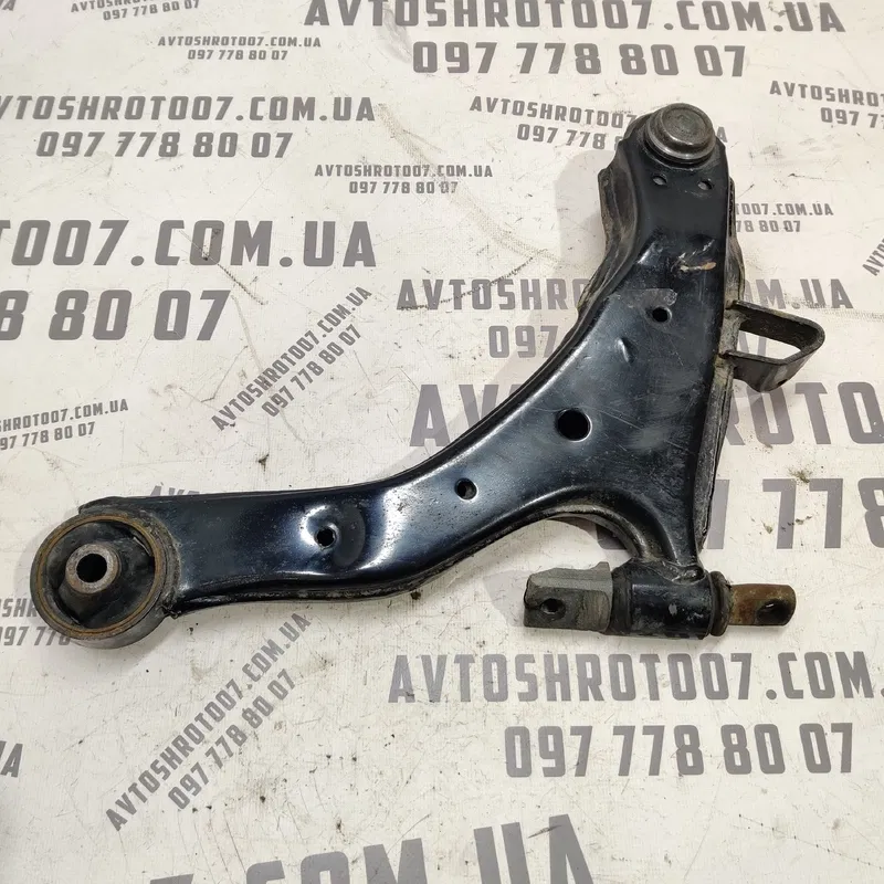 Ричаг Hyundai Elantra 3 (00-06) 1.6 Бензин передній правий