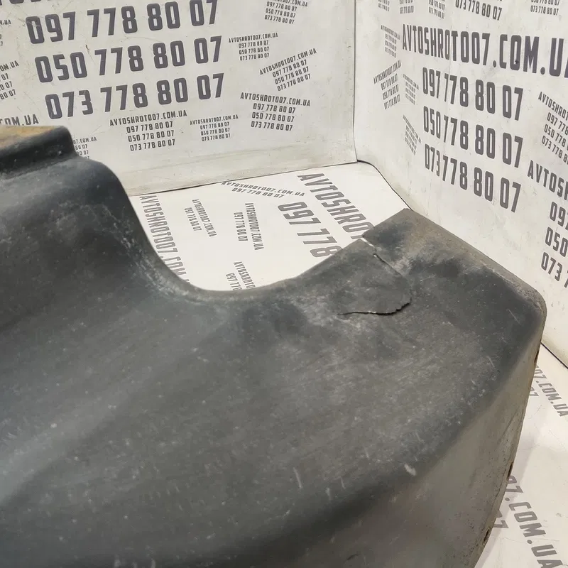 Підкрилок Volvo V50 (04-12) 2.0D зад. ліва ниж. OEM 30678139
