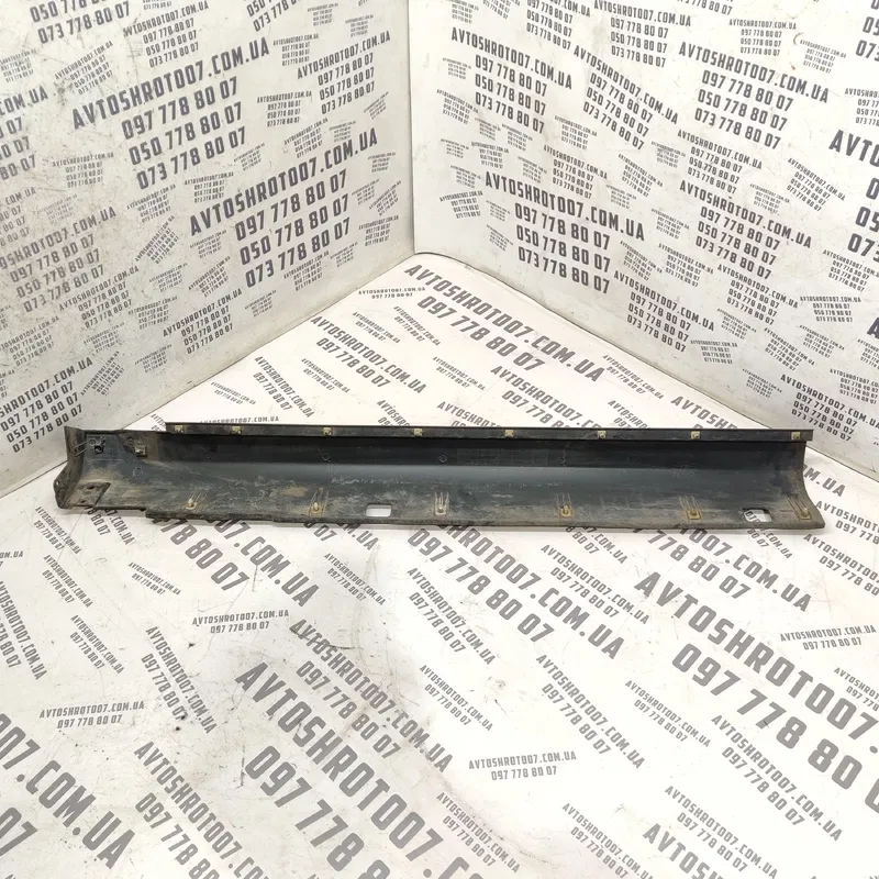 Накладка Kia Sorento 1 02-09 2.5 CRDi Пр.Ниж. OEM 877743e000