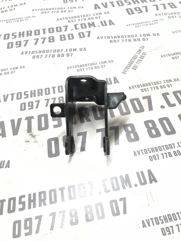 Кронштейн подушки Kia Cerato 1 (04-09) 2.0 передня нижня