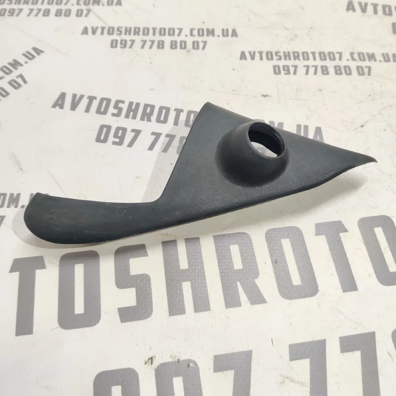 Накладка Hyundai Elantra 3 (00-06) 1.6 ліва OEM 876512d010
