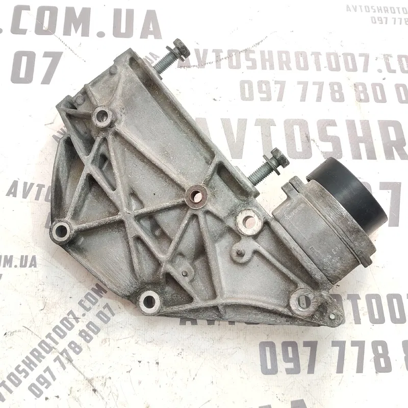 Кронштейн генератора Volvo V50 (04-12) 2.0D прав. 9650034280