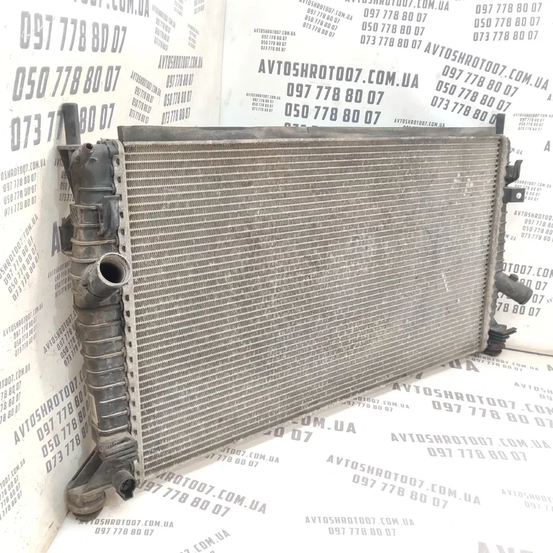Радіатор Volvo V50 (04-12) 2.0 Diesel перед OEM 3m5h8005ti