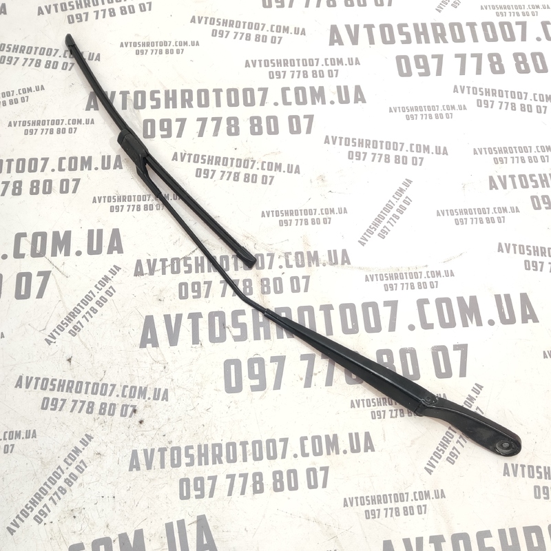 Двірник Volvo V50 (04-12) 2.0 D передній правий OEM 30699998