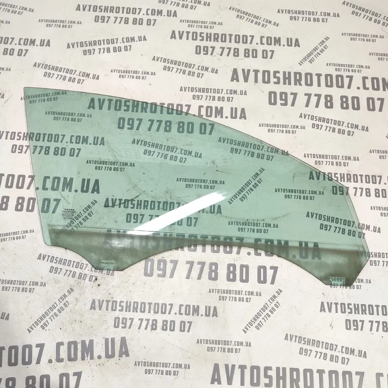 Скло дверей Volvo V50 (04-12) 2.0 Diesel переднє праве