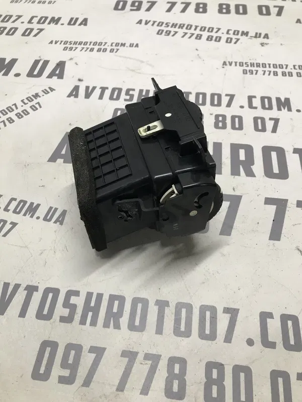 Дефлектор Kia Cerato 1 (04-09) 2.0 Бенз прав. OEM ld84890a