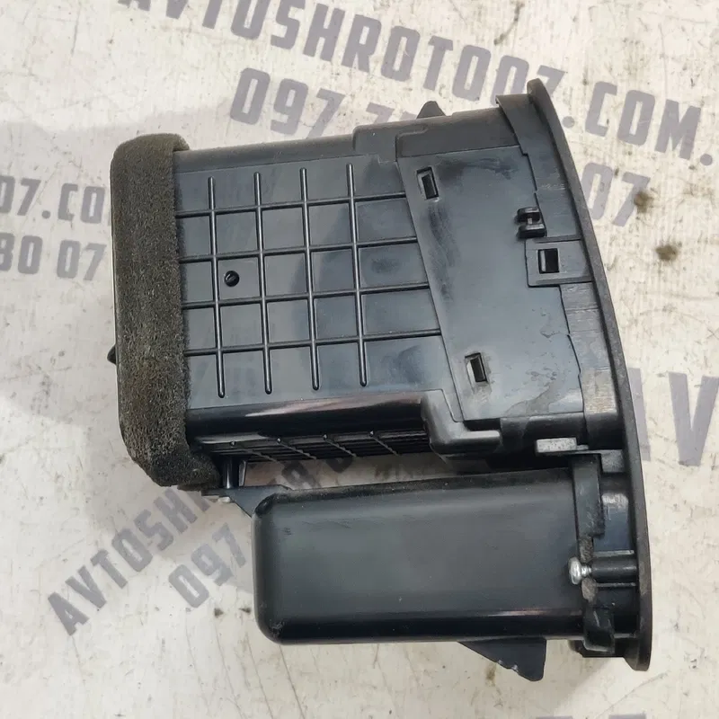 Дефлектор Hyundai Elantra 3 (00-06) 1.6Б Прав OEM 974902d500